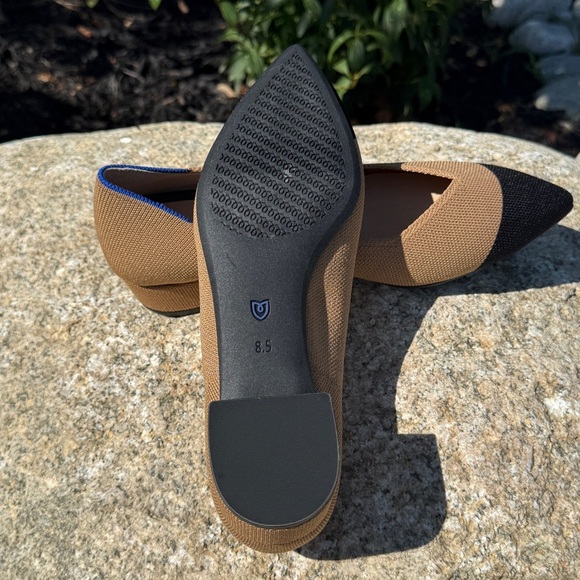 NWOT! Rothy's The High Point Wren Cap Toe Tan/Black Pumps Sz 8.5 In Love Insole - Picture 7 of 8